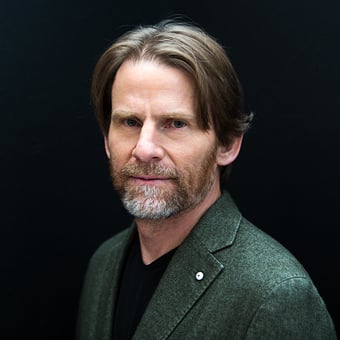 Steven Mackey photo © Kah Poon Steven Mackey photo © Kah Poon