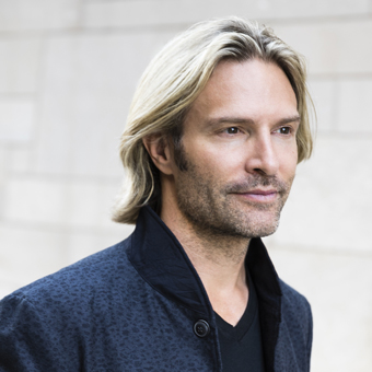 Eric Whitacre photo © Marc Royce