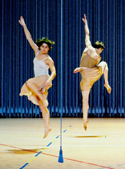 Rosas in Anne Teresa de Keersmaeker's Rain (music by Steve Reich). Photo: Herman Sorgeloos